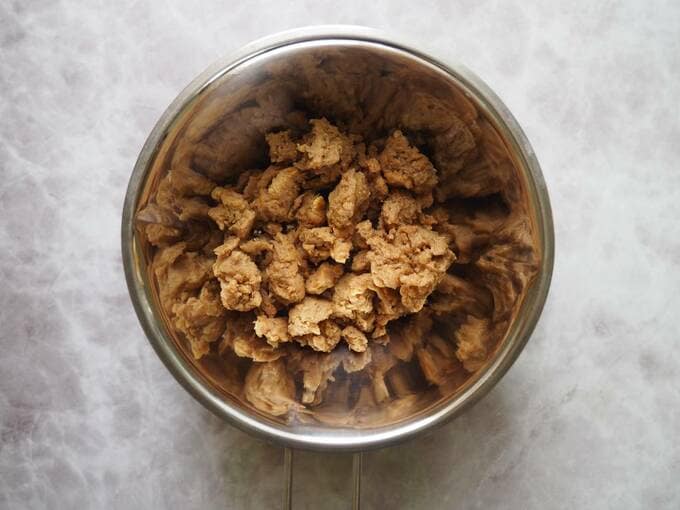 ボウルに大豆ミート