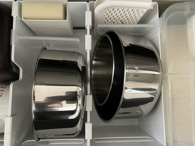 お鍋やボウルなど収納上から