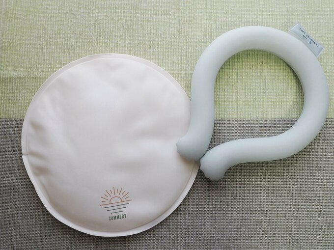 クルーネックバンドと保冷剤