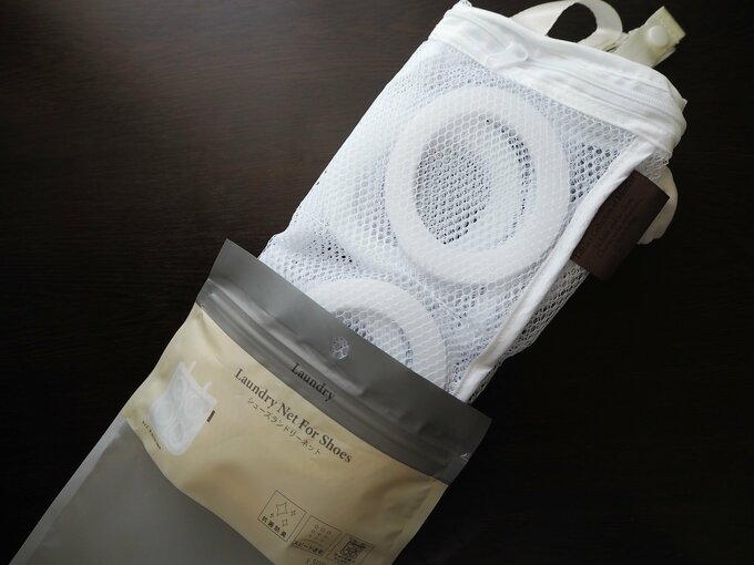 今回試した3COINSの「シューズランドリーネット」