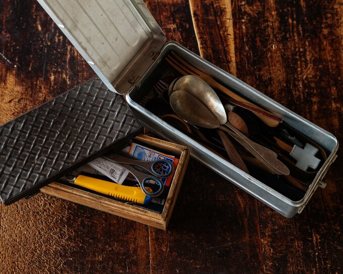 カトラリー入れと文具入れ