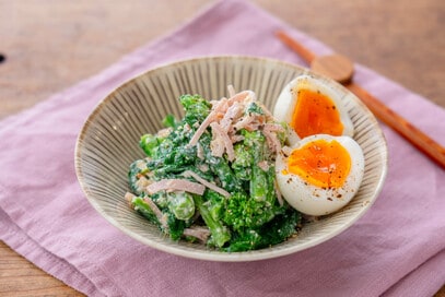 旬の「菜の花」をシーザーサラダ風に。苦みもまろやかで食べやすい