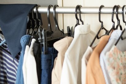 すぐ増える「服」を無理なく手放すコツ。“枚数チェック”で捨て規準が明確に
