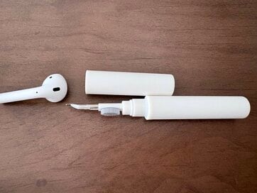 3COINS好きが必ず買っている「スマホ用アイテム」。イヤホンの汚れをかき出せるクリーニングペンも