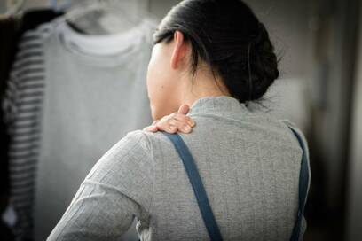 その肩こりや不眠、更年期障害かも？漢方やプラセンタという治療も