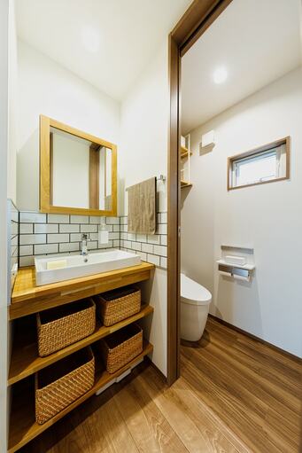 3階のトイレと洗面