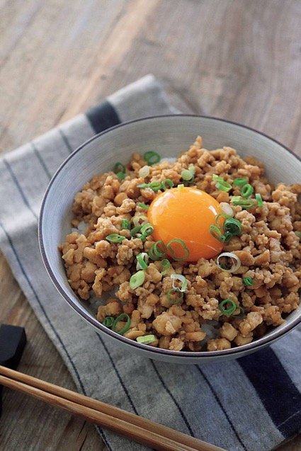 ●豆腐でつくる絶品そぼろ丼。激安食材を主役級にするワザ