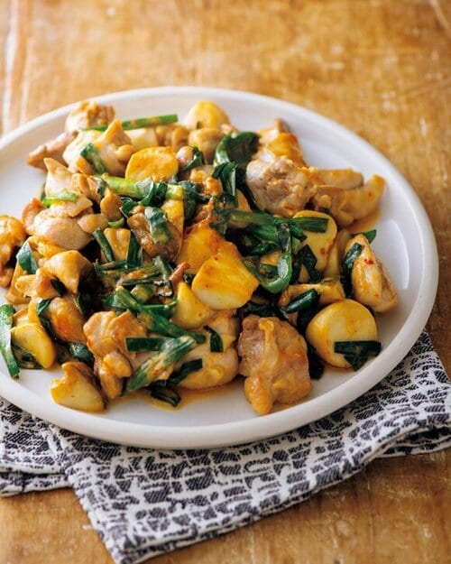 エリンギ、鶏肉、ニラのピリ辛みそマヨ炒め