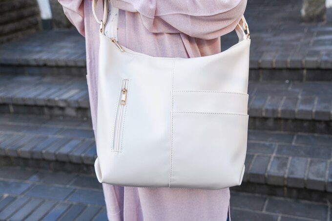 「切替ポケットショルダー」アイボリー 2,980円