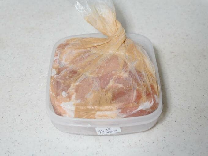 保存容器にお肉