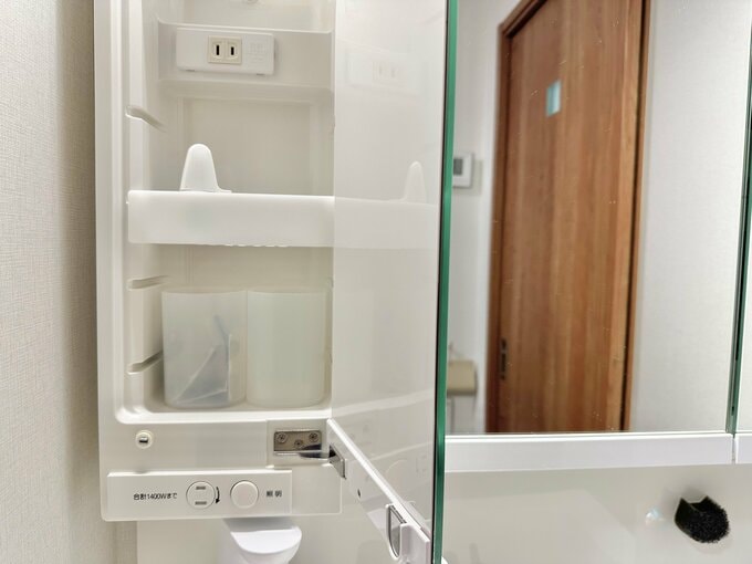 洗面化粧台の収納内についているコンセント