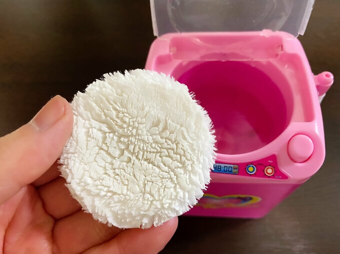パフをミニ洗濯機で洗う