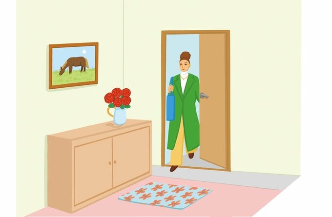 帰宅した女性の様子