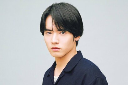 主演ドラマでシリアスな役に挑戦中の赤楚衛二さん。「ゾクゾクしながら観てください」