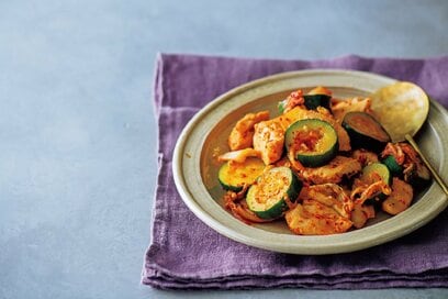 鶏胸肉を使った「下味冷凍」レシピ2つ。簡単にアレンジできて、しっとりおいしい