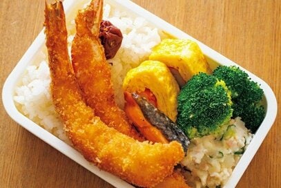 ボリューミーなエビフライ弁当。料理家・しらいのりこさん思い出の味