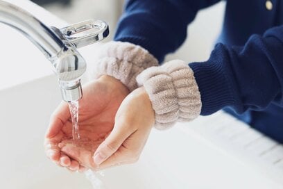 3COINS「お風呂＆ランドリーグッズ」3つ。洗顔時の袖濡れ知らずで毎朝楽しい