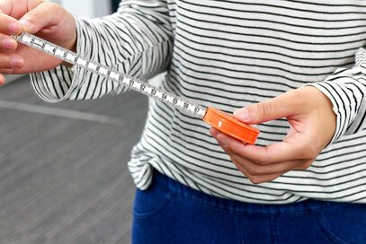 年のせいはウソ！正しい姿勢で立つだけ！下腹を確実に一瞬でへこます方法