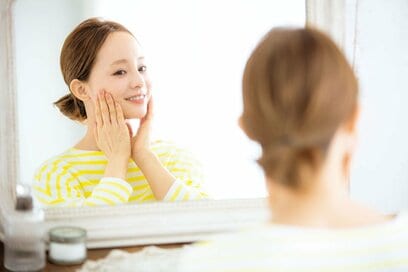 40代・2児の母で、この肌の透明感。明るい肌を手に入れるための日常ケア