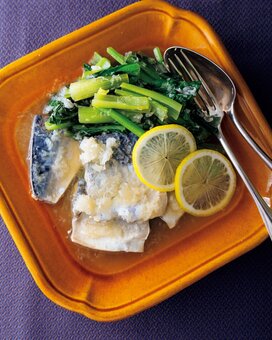 さっぱりおいしい「サバとコマツナのみぞれ煮」 。糖質オフでヘルシー