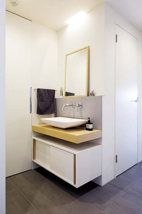 「洗面感」を排除したオープンタイプの洗面台