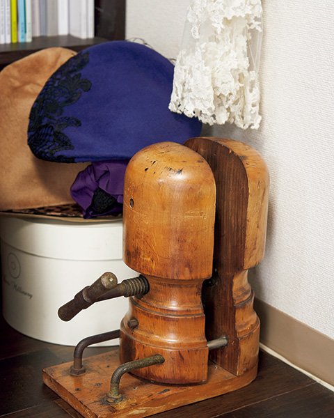 帽子の内側に入れて伸ばすストレッチャー(伸長器)