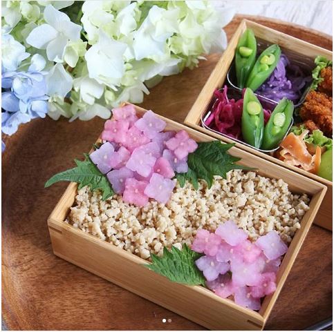 薄紫とピンクという2色の微妙な違いを表現