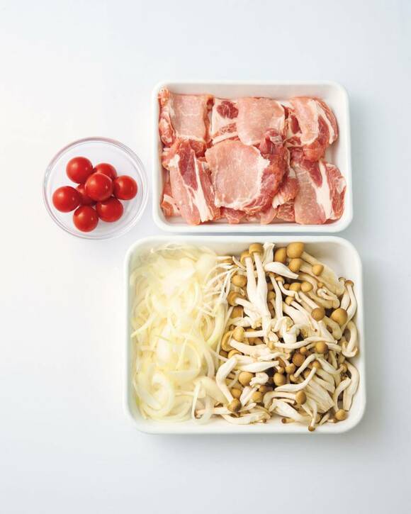 トマト豚肉シメジなど