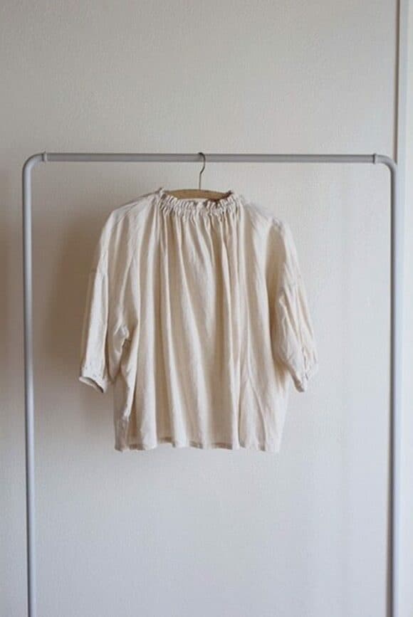 ベージュトップス