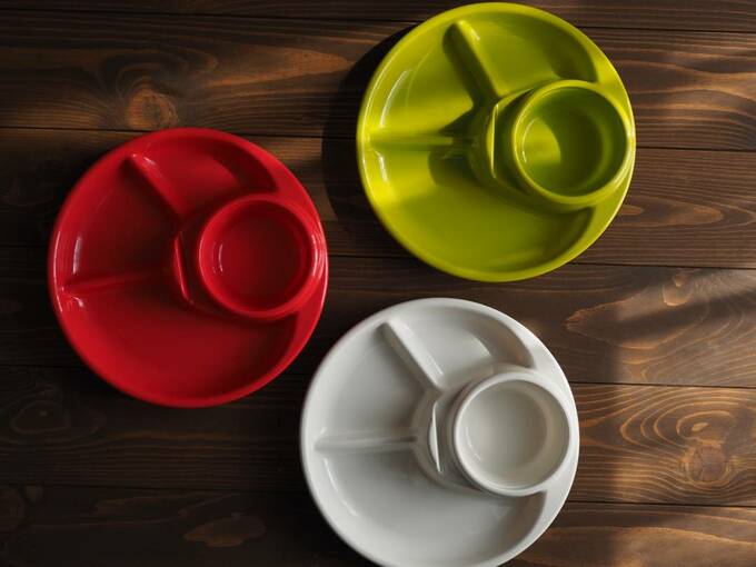 仕切りがついてて使いやすい！「カラフルトレー」