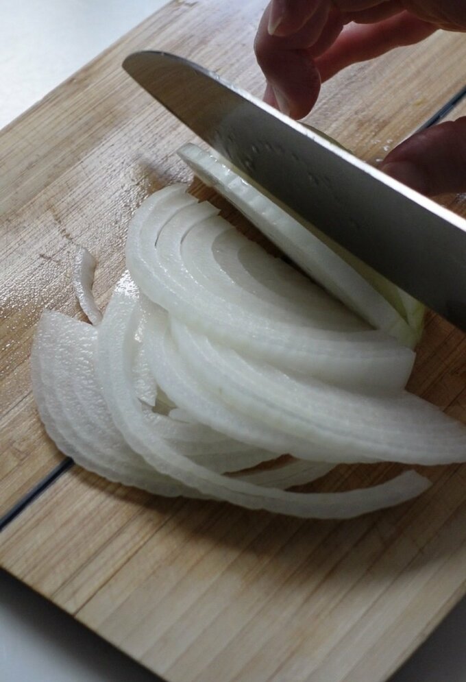 タマネギ切る
