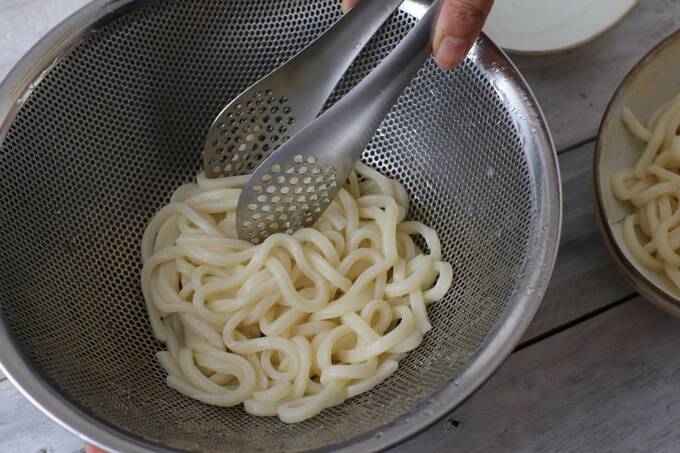 ゆでて水でしめたうどん