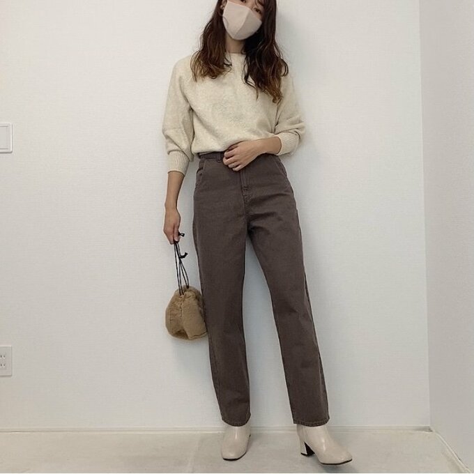 リブ素材のベージュのマスク