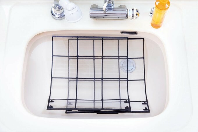シンクにエアコンフィルター
