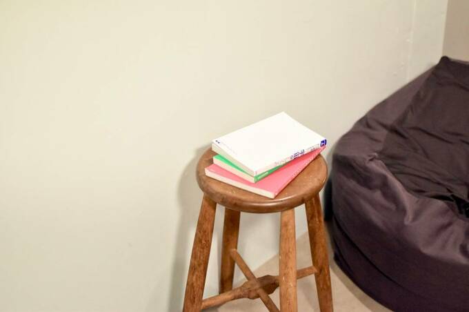 スツールに本