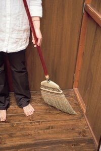 掃除の基本は上から下へ、すみから中央へ