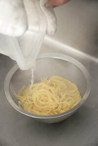 ザルに上げて水気をきる