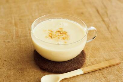 甘酒は炊飯器で手軽につくれる。美容にも免疫力アップにも効果