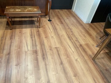 掃除へのプレッシャーが減る床材選び。ホコリやキズが目立たない工夫を