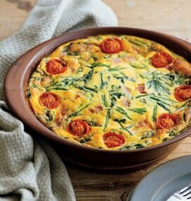 パイ生地不要の「ベーコンとホウレンソウのキッシュ風」。低糖質で食べごたえ満点