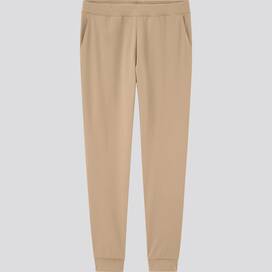 ユニクロのパンツはさすが優秀！ラクチンでもきちんと見える