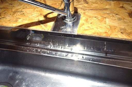 蛇口下の水はね