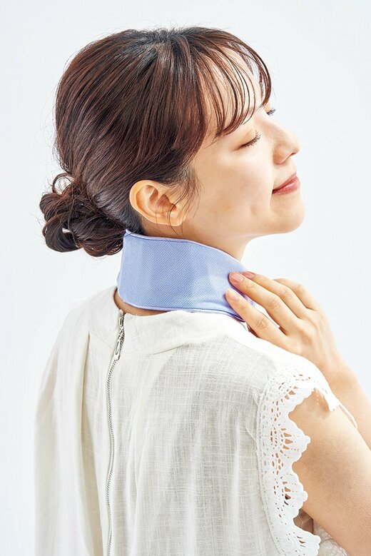 ラドンナ hieru アイスカラーを身に着けている女性