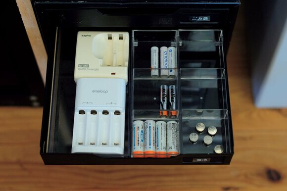 中を仕きって収納しています