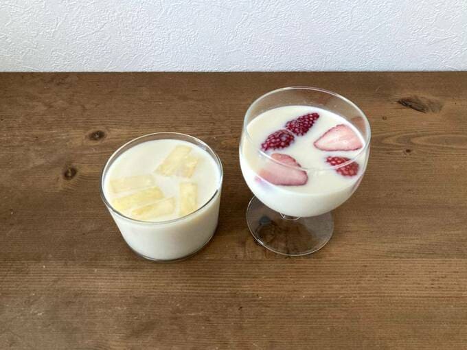 飲み物にフルーツ