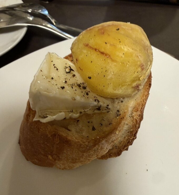 栗とカマンベールのブルスケッタ