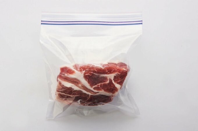 保存袋にかたまり肉