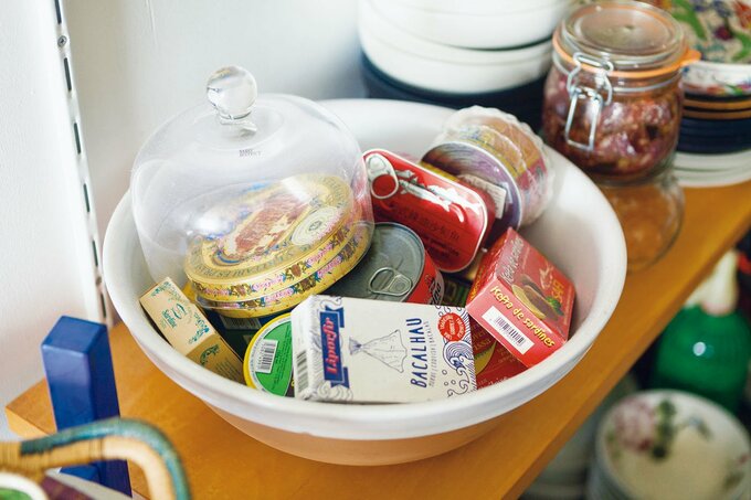 小さな器や缶づめなど