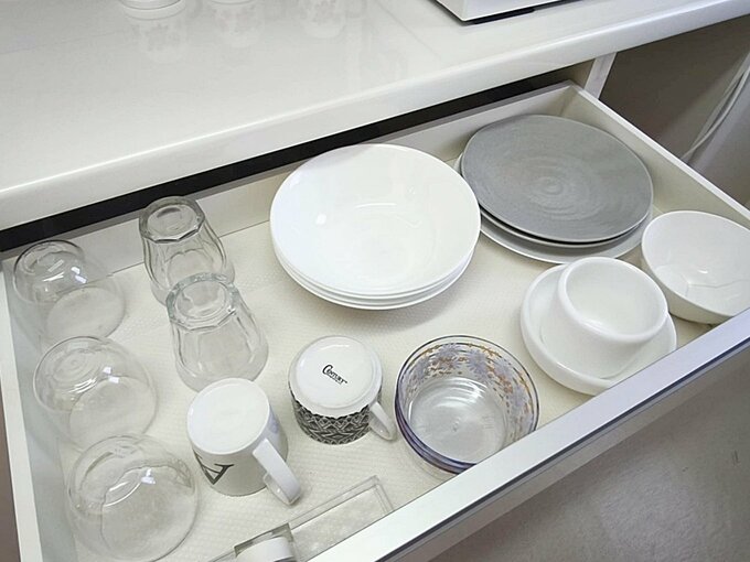 尾花さん宅の整理整頓された食器棚