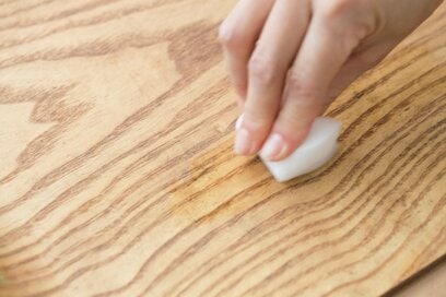 人を呼ぶ前に！テーブルの汚れやイスのガタつきを簡単ケア